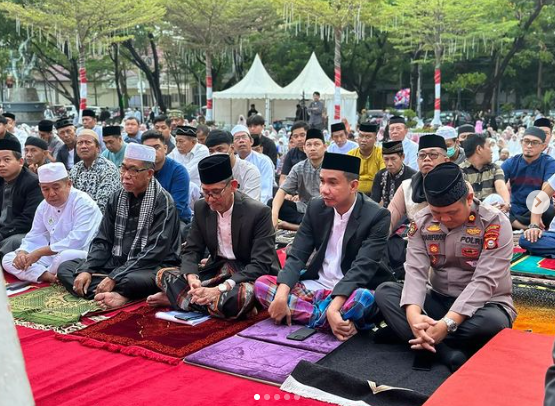Ketua DPRD Makassar Laksanakan Salat Idul Adha Bersama Warga Muhammadiyah di Pantai Losari
